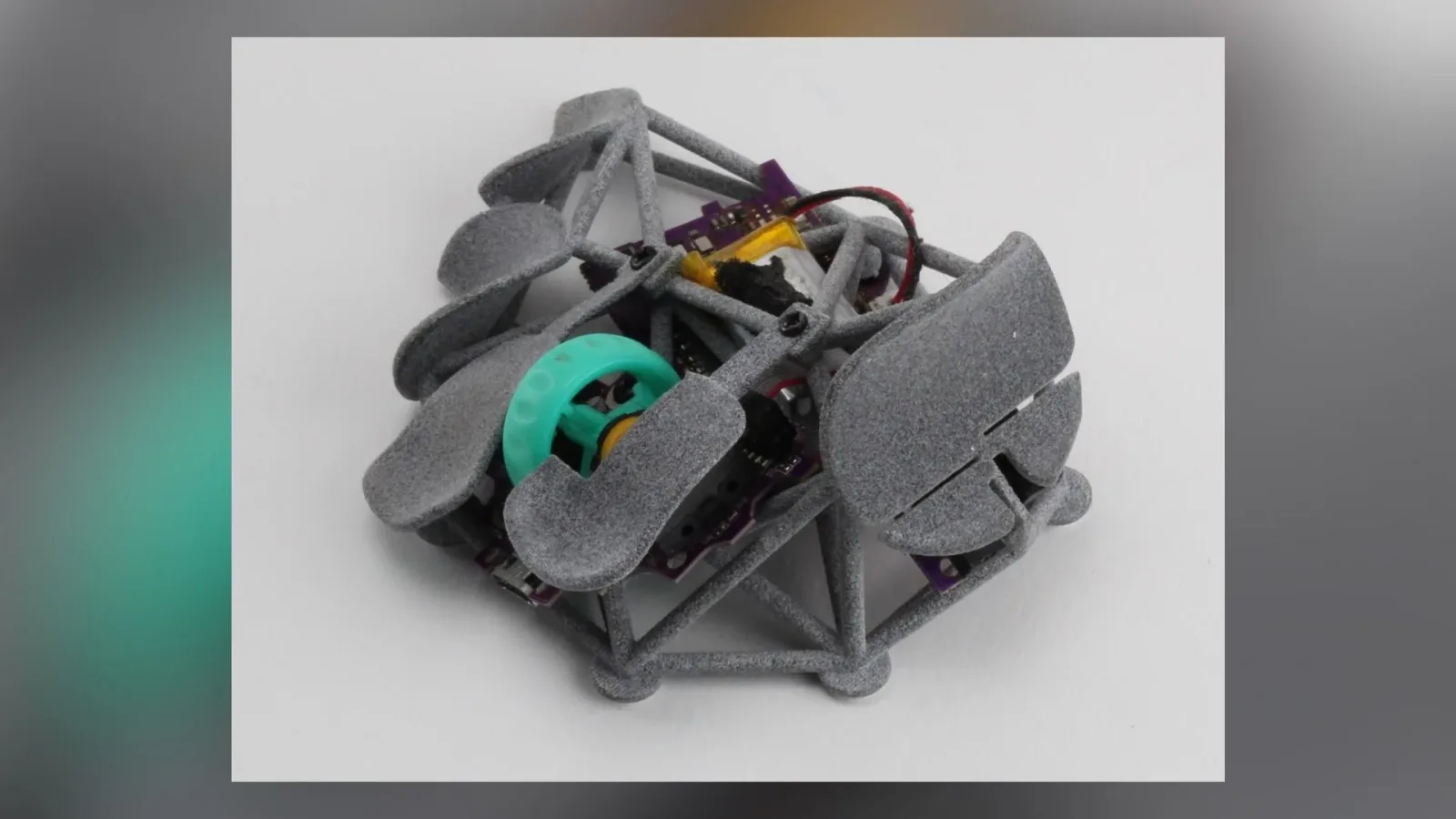 This Spider-Like Fingertip Mouse Pushes Ultra-Light DIY Mods to the Limit - Here's How to Build One