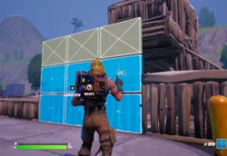 The player edits a wall. The three cells in the top row of the wall