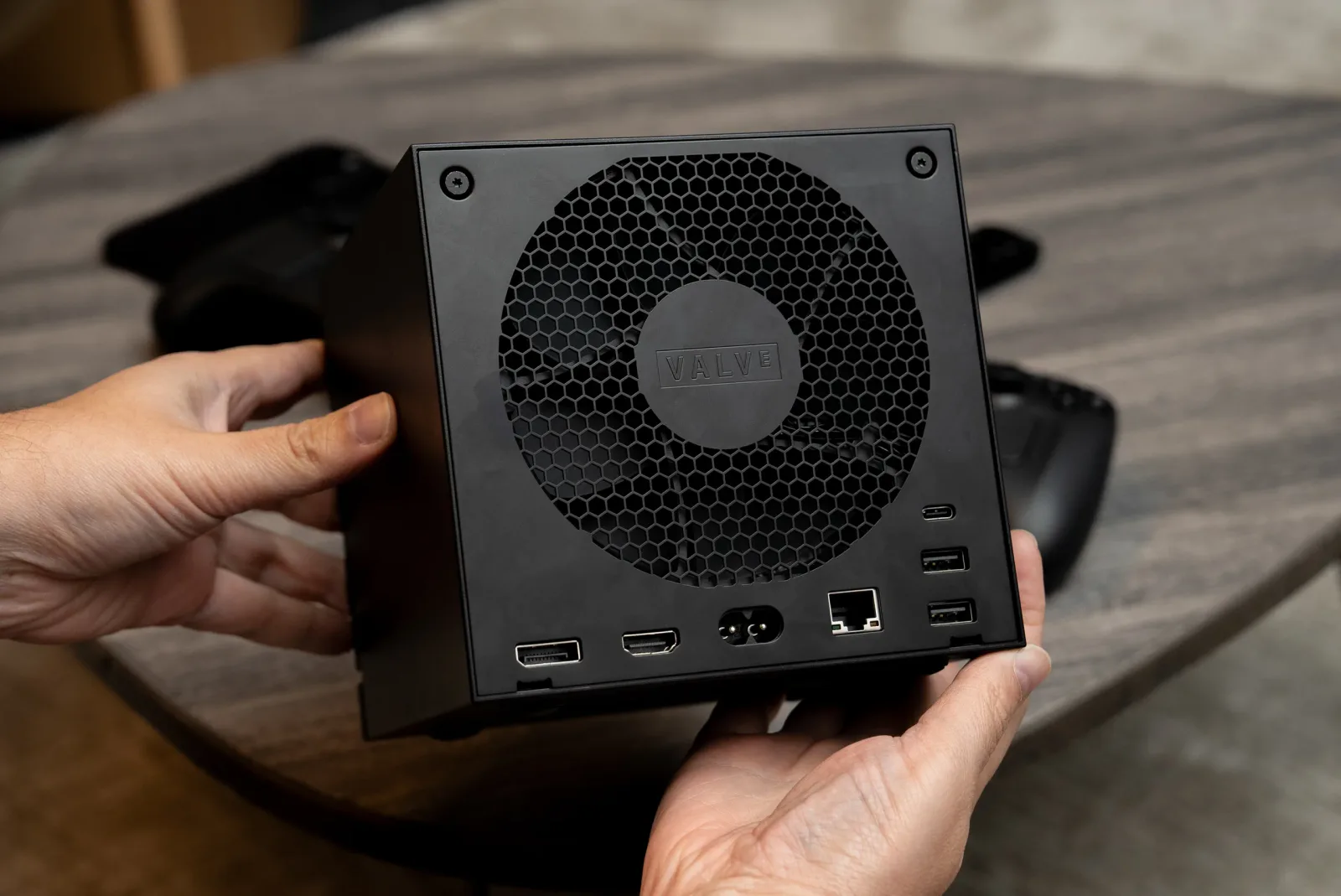 Valve Ships 50 Tons of Game Consoles to the US: Steam Machine Launch Imminent?
